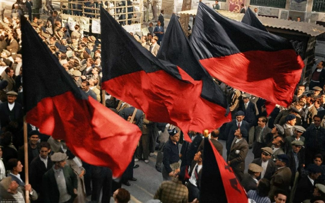 Manifestación de la CNT.
Barcelona 1936. 
En color.