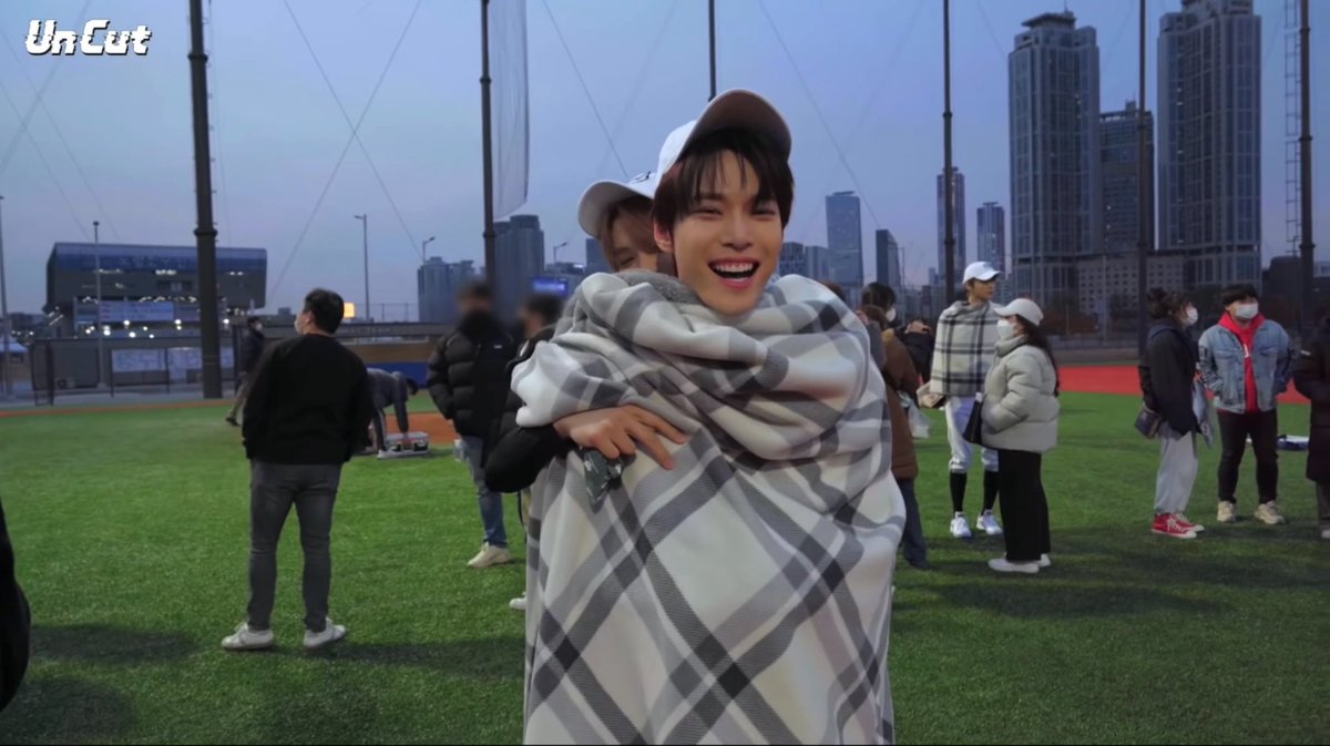 doyuniverses's tweet photo. doyu and their baby ☹️ https://t.co/zuXTGE6TOe