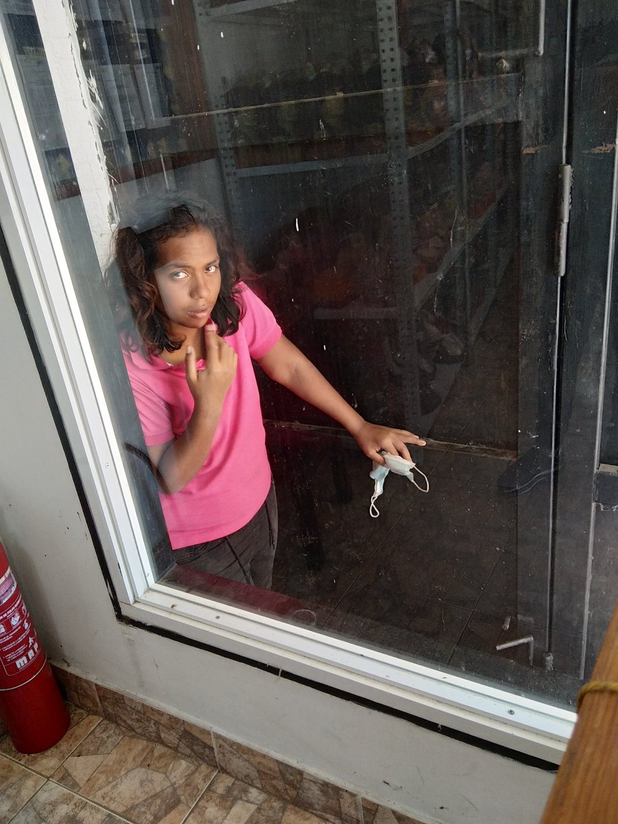 karlys18's tweet photo. Buenos días.. para reportar esta persona que se encuentra en las adyacencias del cruce de la 45
Se encuentra desorientada y no da ninguna información personal @PableOstos @luisda60 @DiarioPrimicia https://t.co/CapNUbvpi8