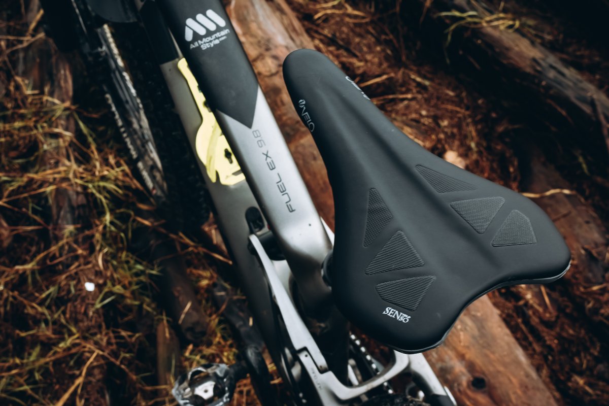 VeloSaddles's tweet photo. Mountain biking into 2022 aboard our Senso Wilson saddle. Velo's first mtb-specific saddle, now available in two widths: 133mm and 143mm.

#velo #velosaddles #cycling #mountainbiking #mtbsaddles #mtb #pinkbike #mtbsquamish #fuelex #bicycling https://t.co/ctRsqLoA3S