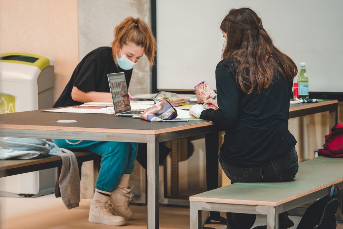 We’re encouraging everyone to take regular #Covid19 tests before coming to campus to study, work or visit. When inside our buildings, please remember to wear a face covering, unless you’re exempt 💙😷 #KeepKingstonSafe