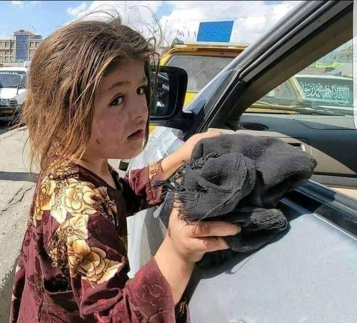 NationalistWafa's tweet photo. جنت گټلي آشنا راشه😢😢🇦🇫🇦🇫
ستا دوزخي ماشومان غواړي خيراتونه

@NationalistWafa 
@DivaPatang 
@11112Nayab 
@DrNaziaSafi 
@MeenaZazai1 
@khaterajan1 
@Arzoyousafzai https://t.co/rNlDk5Ck0H