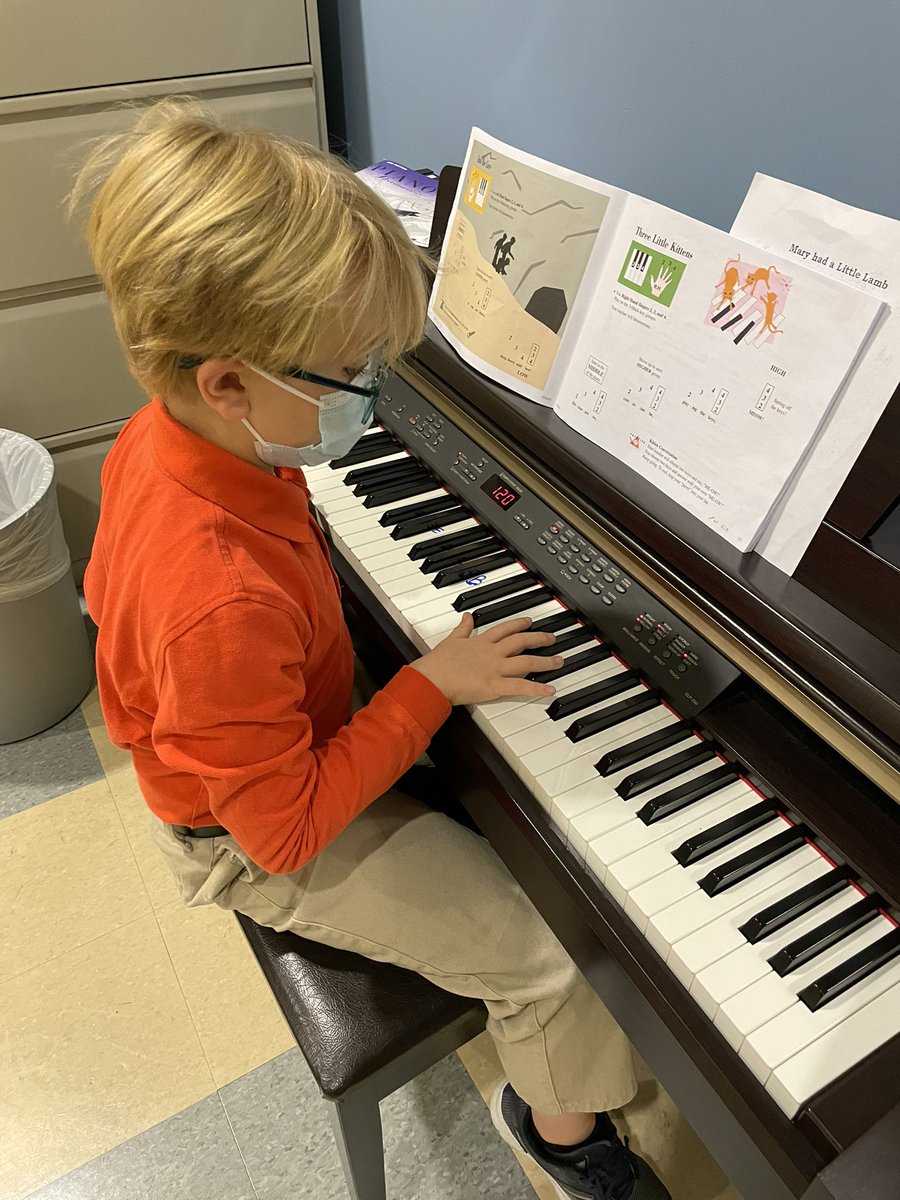 pierce_mr's tweet photo. Happy New Year!  We are reviewing our piano work today in 3rd grade!!  @miltonhershey @MhsVpa @MHPrincipals https://t.co/PTT7kurY6z
