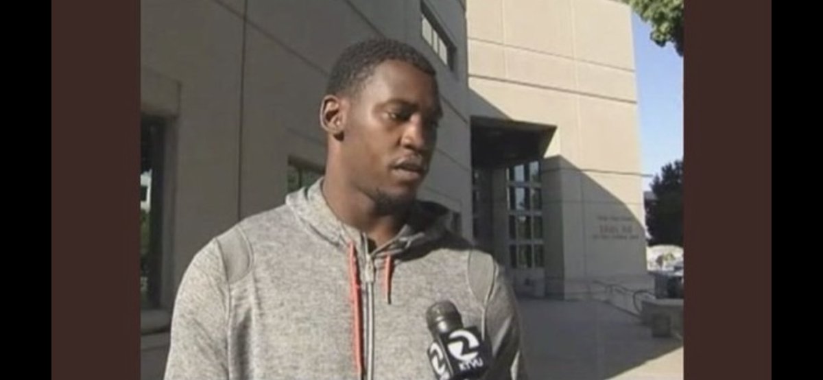 Aldon Smith,ex-@49ers @Raiders w/prior DUIs,set for prelim hearing after being charged by @SanMateoCoDA w/DUI for rear-ending @RecologySMC truck on I-280 Farm Hill exit,offering victim $1K for ride & not to call cops,per @CHP_RedwoodCity,adding vodka,rum bottles in Smith’s pickup https://t.co/1m1cpXuQJJ