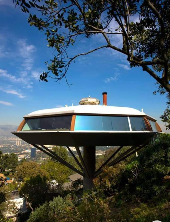 #Architecture 🏘️ Awesome of the Day ⭐
➡️ Modernist #Chemosphere House 🏠 (1960) Designed by John Lautner in #LosAngeles #California #USA 🇺🇸 via @Oatwillyinthec1 #SamaPlaces 🗺
➡️ View More #SamaCollection 👉 https://t.co/Kugls40kPu