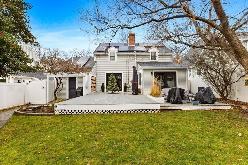 Bos_Real_Estate's tweet photo. Quincy, MA.
3 bed 2.5 Bath
2 Fireplaces 1 Fire pit
1700 Sq. Ft.
$799,000.00
Sophisticated &amp; Warm Quincy home. https://t.co/QPLHHpi6pS