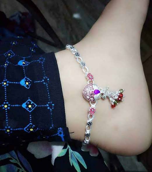 naziaansaristar's tweet photo. ساز میں کھوئے رہے ، سوز نا سمجھا کوئی
درد کی ٹیس تھی ، پازیب کی چھم سے آگے
🔥 https://t.co/1TpC1kxhqc