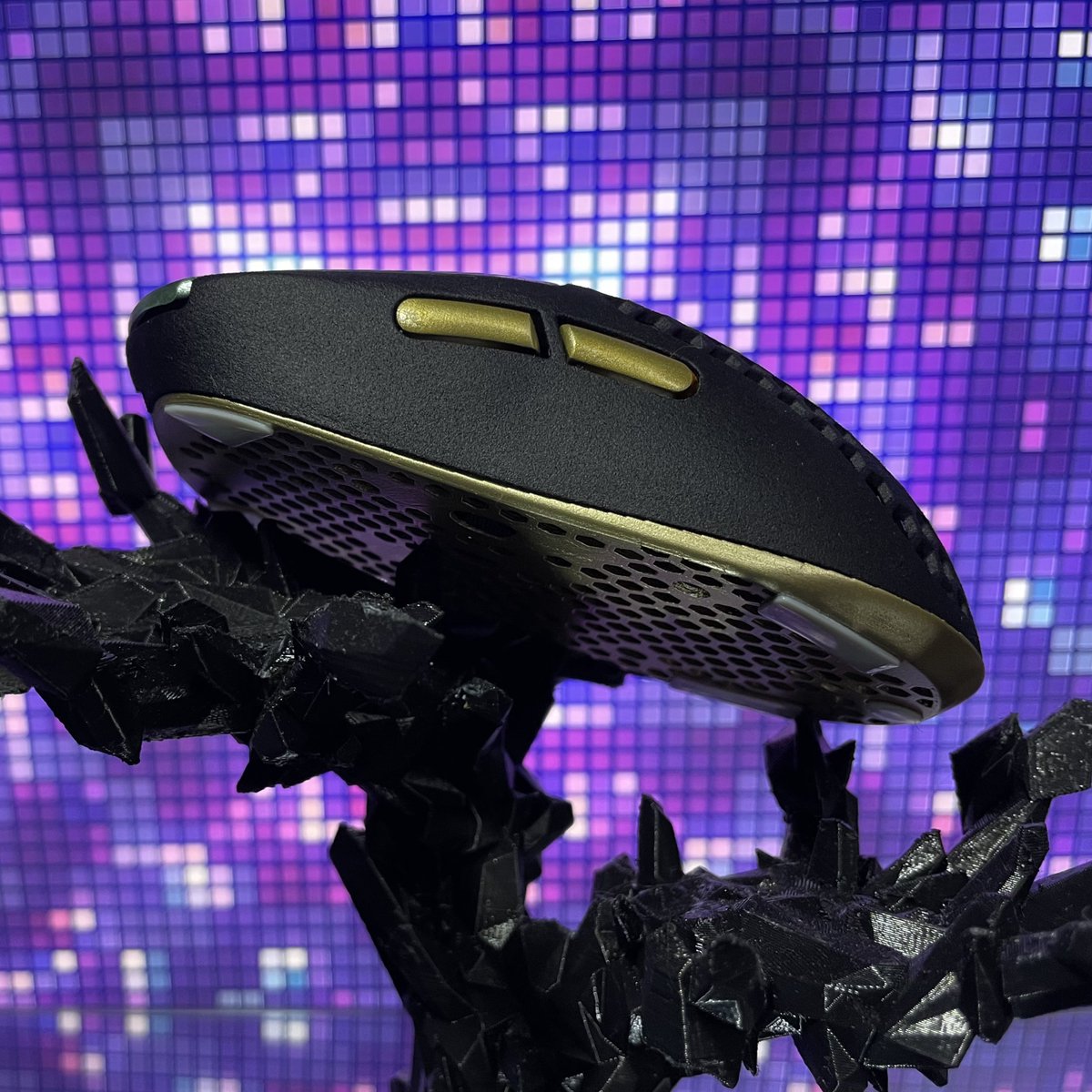 Logitech G PRO ULTRALIGHT 44g
° Farbe Deep Green Pearl
° Seiten + Base Gold
° Ultralight Body Matt
° Ultralight Base GPX3 + Akku 20-25h
° M1 TTC Gold 80M (no pre-trevel)
° M2 TTC Gold 80M (no pre-trevel)
° TTC Gold Maus Rad Encoder 
° M4 + M5  (no pre-trevel)
° Skates Tiger ICE