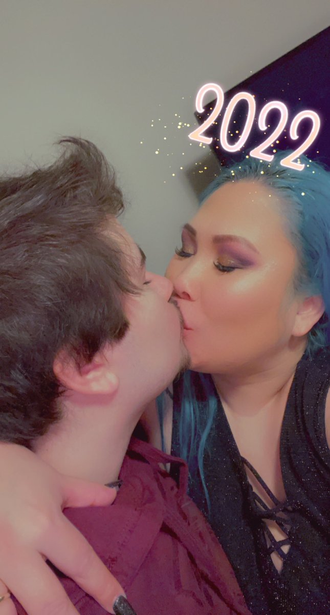 psnbaddie's tweet photo. I started 2022 off with the most amazing man of my life I am ready to see what 2022 brings us 💜 @kobra_in_ctrl I love you so much baby https://t.co/CcBn5KCTxe