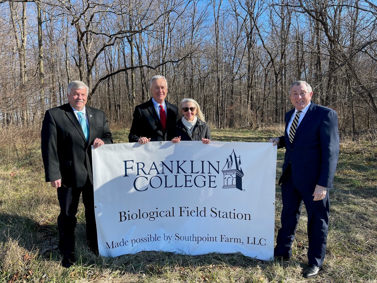 grizalumni's tweet photo. Franklin College announces $1.8 million real estate gift from Southpoint Farm. https://t.co/HP1tJCOFTB
From left to right: Franklin Mayor Steve Barnett, Mac McNaught, Sarah McNaught, Franklin College President Kerry Prather
#franklincollege #pursuegratitude #memberbuzz https://t.co/a59fa1OmZR