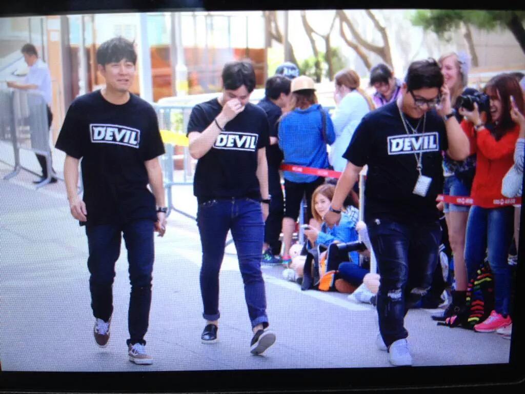 yeccloud's tweet photo. remember when everyone wore this devil shirt during the Devil Era? i miss those days 😭

Back of the shirt: Without stopping, Super Junior 10 years  

and now we already passed the 16th year 🥺💙 

#SUPERJUNIOR  #슈퍼주니어 https://t.co/kcdLfl1o3i