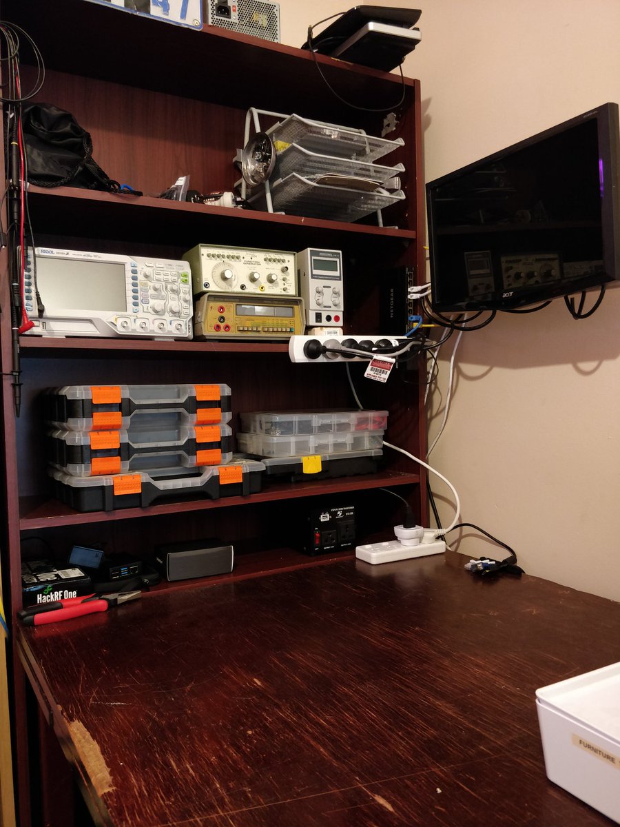 jacibrunning's tweet photo. New oscilloscope looks right at home in my little lab corner https://t.co/gWpNbhdjqs