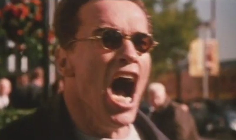 アーノルド シュワルツェネッガー コマンドー 作中シーンの今年一番のショッキングニュースに動揺と衝撃が走る Togetter