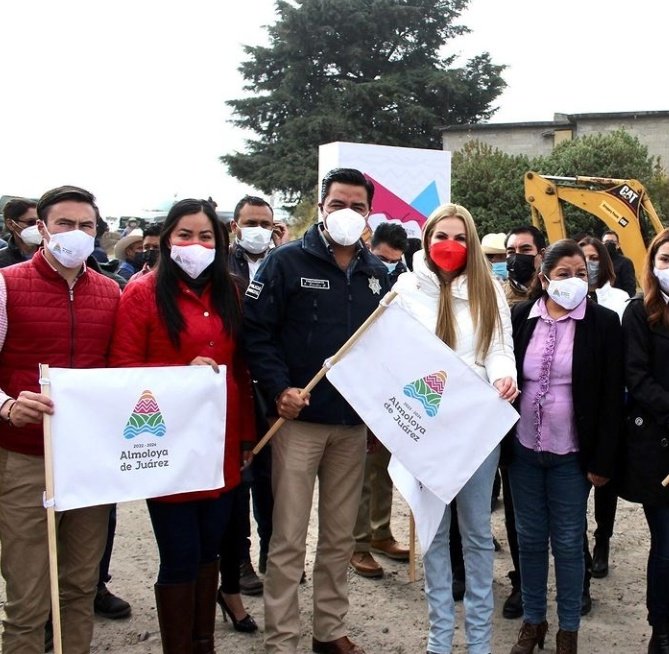 EmisorInformat2's tweet photo. La diputada por el distrito 45 en el Estado de México Miryam Cárdenas asistió con el presidente de Almoloya de Juárez al arranque del programa "Rastreo de Camino Saca Cosechas 2022" en el ejido de citado municipio. https://t.co/KQM2NuHNiD