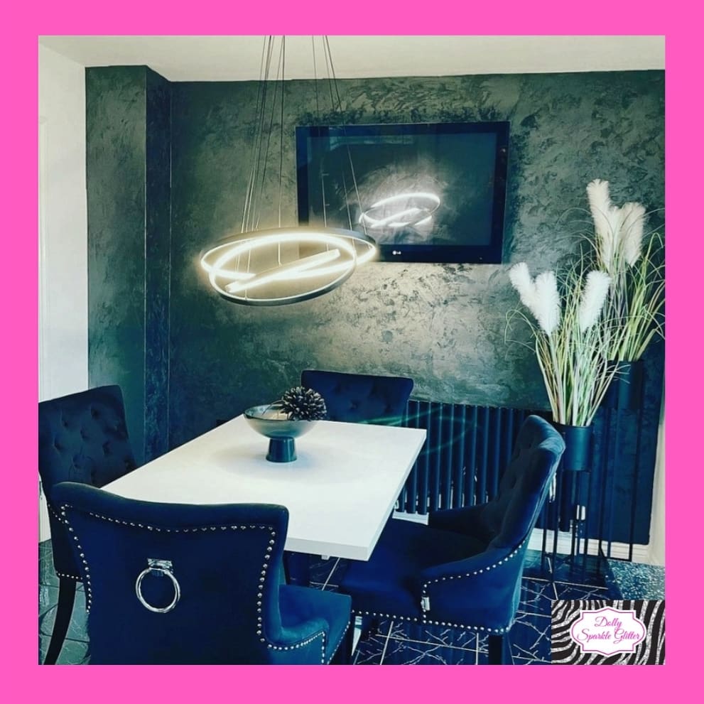 EmmaDolly5's tweet photo. Hello 2022 🍾
Our luxurious metallic textured paint 
By Dolly Sparkle Glitter 🎨🖌
Looking absolutely outstanding in our clients stunning home 
Available via our website https://t.co/rE6HA6qxge 
#homedecor #homedecorideas #homedecoration #homedesign #supportsmallbusiness #London https://t.co/9DCSJNna7m