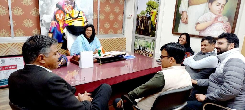 rscpcr's tweet photo. बाल आयोग अध्यक्ष संगीता बेनीवाल का जयपुर दौरा। इस मौके पर  आयोग कार्यालय में   
नव वर्ष स्नेह मिलन समारोह का  आयोजन किया गया। इस  दौरान  सभी  माननीय सदस्य, आधकारी और कर्मचारी मौजूद रहे। https://t.co/747a1NQSed