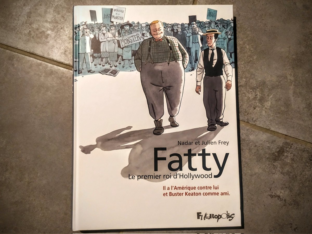 RemiNoTsundoku's tweet photo. Fatty - Le Premier roi d'Hollywood
Julien Frey &amp; Nadar
#LectureBD

Vous aimez le cinéma muet, Buster Keaton, Charlie Chaplin… mais connaissez-vous Fatty ? Moi non, et j'ai découvert sa triste histoire dans cette BD passionnante. Je n'ai maintenant qu'une envie : voir ses films ! https://t.co/NyGqbygQGX
