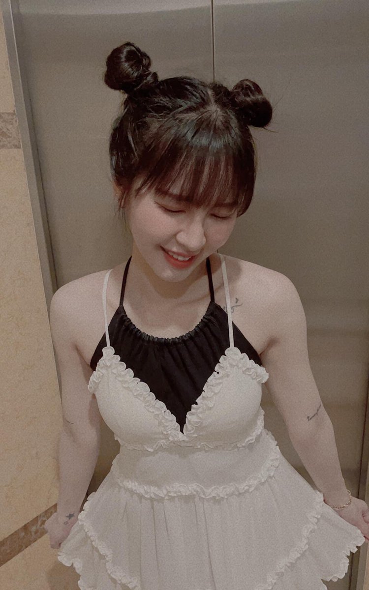 ccsbreal's tweet photo. Em Ngân sát thủ  vú  to lồn xinh 🎺💋🐉 https://t.co/XWRbtzgY3m
