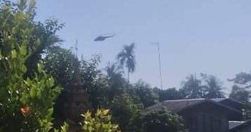 katycho22222's tweet photo. In Sagaing's #Pinlebu Tsp: #MyanmarMilitaryTerrorists launched airstrikes at around 3 PM today. Many houses were destroyed and people have been displaced. @UN
#2022Jan5Coup #NoFlyZoneInMyanmar #WhatsHappeningInMyanmar https://t.co/FWUDfLYFRR