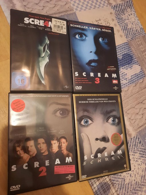 Ich stimme mich dann schonmal auf Teil 5 ein 😍  Ja ich bin so alt...fr&uuml;her gabs die Filme nur auf DVD<a href="/tag/filmnerd"class="tags"><span>#filmnerd</span></a><a href="/tag/screammovie"class="tags"><span>#screammovie</span></a><a href="/tag/filmfan"class="tags"><span>#filmfan</span></a>