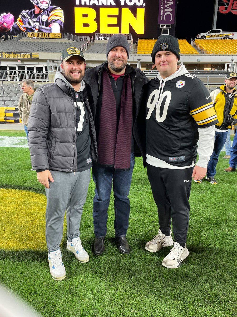 KellerRiley14's tweet photo. What a ride it’s been for one of the best to ever do it. Ben, you have been someone I’ve looked up to my whole life and I appreciate everything you have done for me, from on and off the field. Going to miss #7 suit up on Sunday’s. #ThankYouBen https://t.co/kGkxqrQWPI
