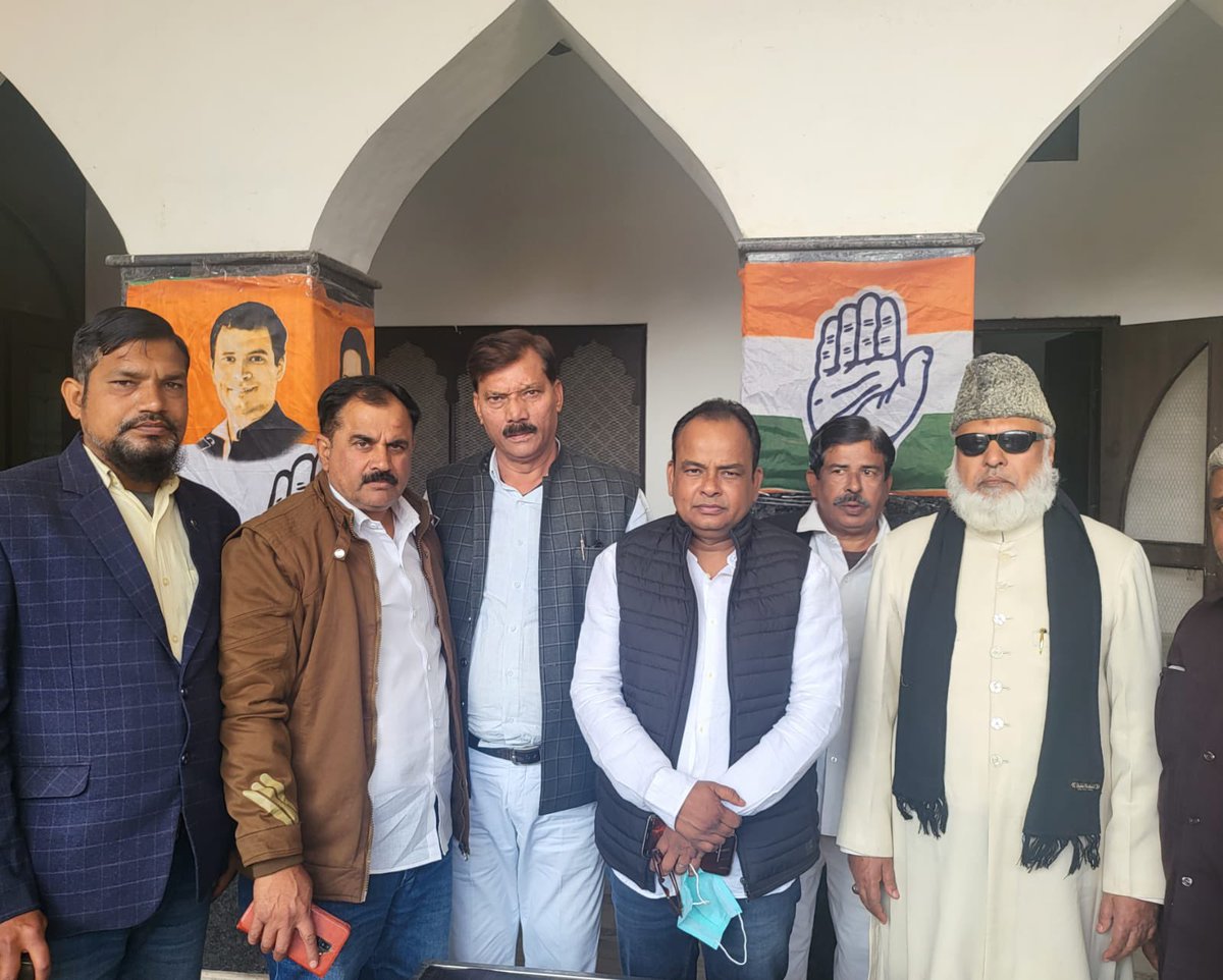 IrfanAnsariMLA's tweet photo. आगरा साउथ मैं सभी कार्यकर्ताओं बैठक किया। @priyankagandhi जी की मिशन को हर हाल में उत्तर प्रदेश में लाना होगा। योगी सरकार को जनता से मुक्ति दिलाने की श्रीमती प्रियंका गांधी जी की मुहिम को हर हाल में ईमानदारी से सफल बनाना होगा| @AjayLalluINC @INCUttarPradesh @INCJharkhand https://t.co/t3loll8Nu8
