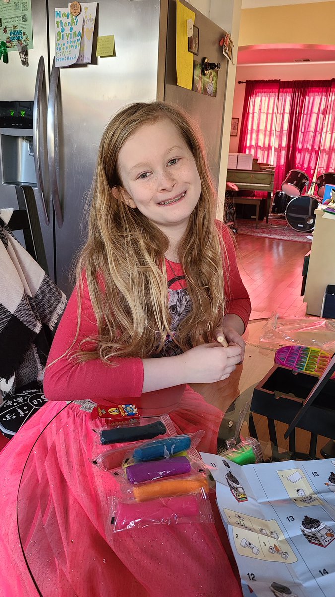 Happy new year to everyone! We all got some cool art supplies and are ready to fill our new year with color. 💜🎨