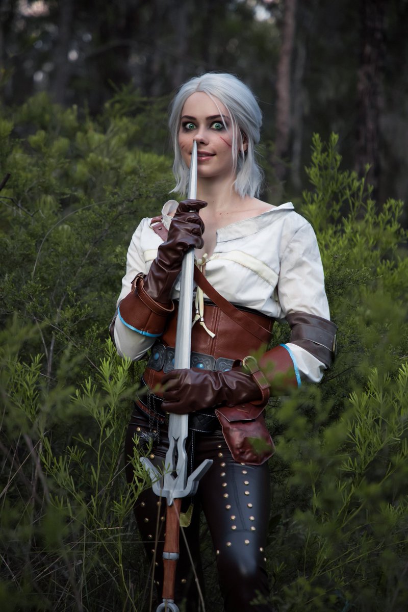 Nichameleon's tweet image. Toss a coin to your Witcher 🪙✨

I think I need to cosplay Triss and Yennefer this year, and complete the Witcher gal trio, what do you think?!