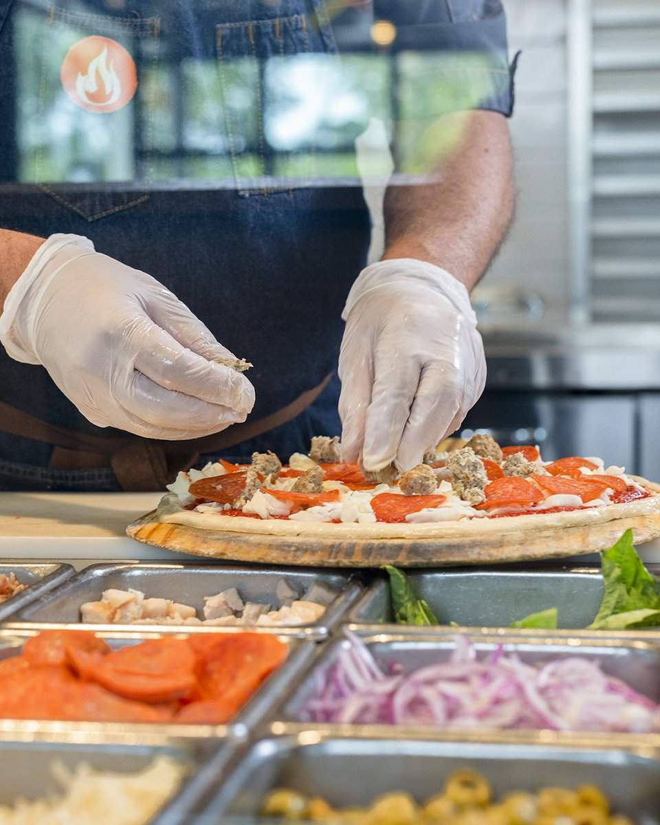 BlazePizza's tweet photo. The best part about #ToppingsTuesday? You can go HAM (or not), but you'll never pay extra for extra toppings. ππ₯π https://t.co/PUsB00Hgvp