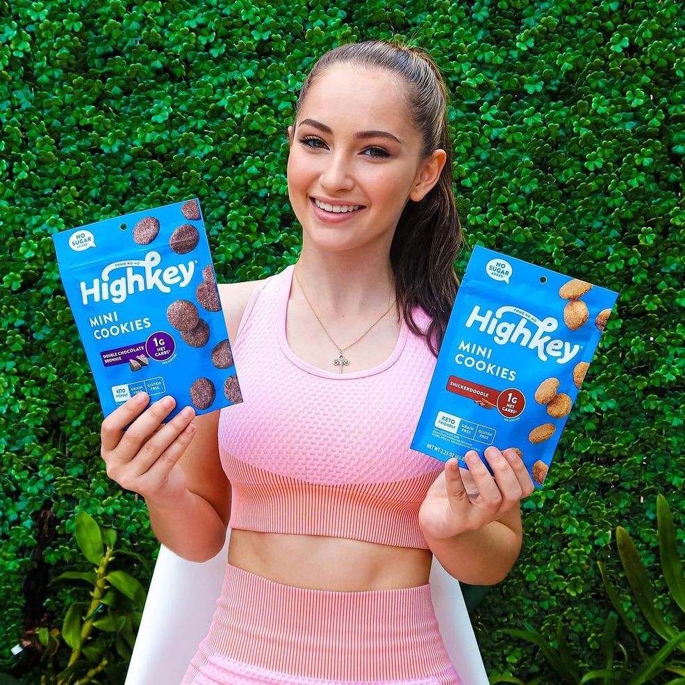 highkeysnacks's tweet photo. 𝘿𝙞𝙙 𝙮𝙤𝙪 𝙠𝙣𝙤𝙬 our Snickerdoodle Mini Cookies have only 1 gram of sugar per serving?! 🤯

📸 @karenestevezfit
#SweetResolutions #HighInAwesomeNotSugar #HighKeySnacks https://t.co/9qL0KWk3Yg