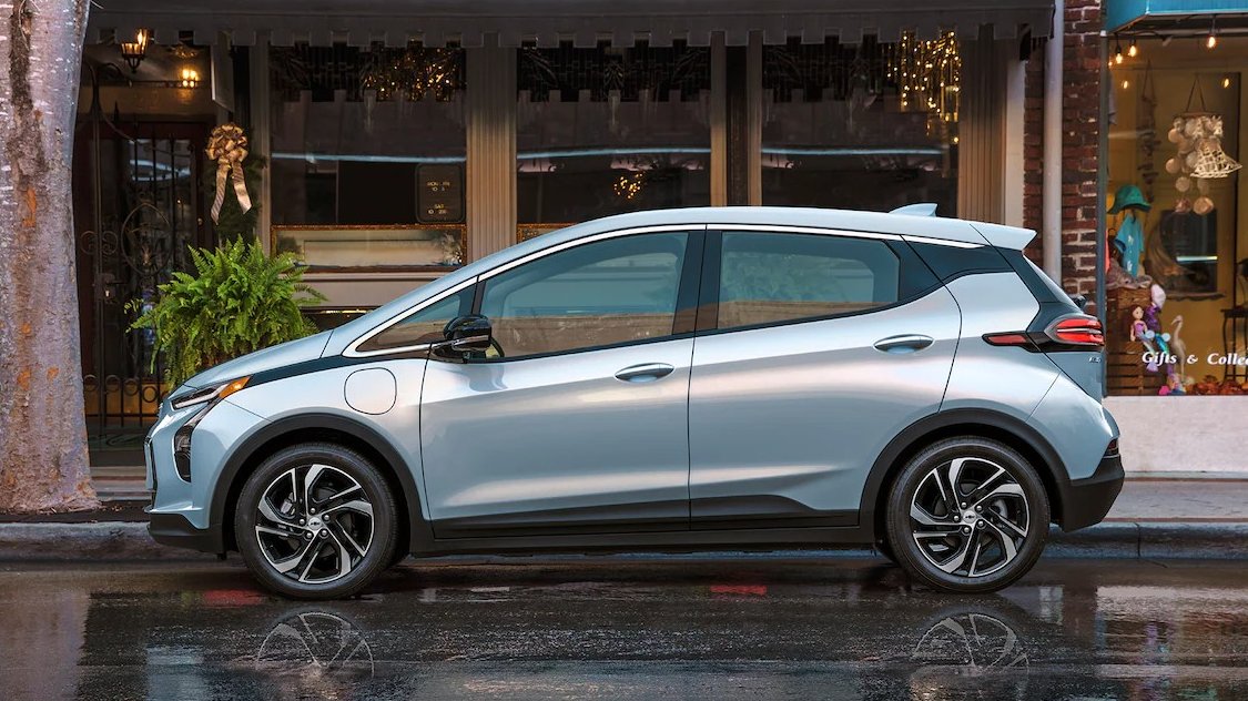 CapChevyAustin's tweet image. Did you know that the first Bolt EV was delivered in December 2016? Source: Greencarreports.com #capitolcares #theheartofaustin