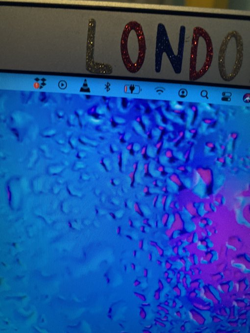 What does this mean? It&rsquo;s not charging or holding power 😪 @AppleSupport https://t.co/iaZ0ZTXEp0<a href="/tag/humpday"class="tags"><span>#humpday</span></a>