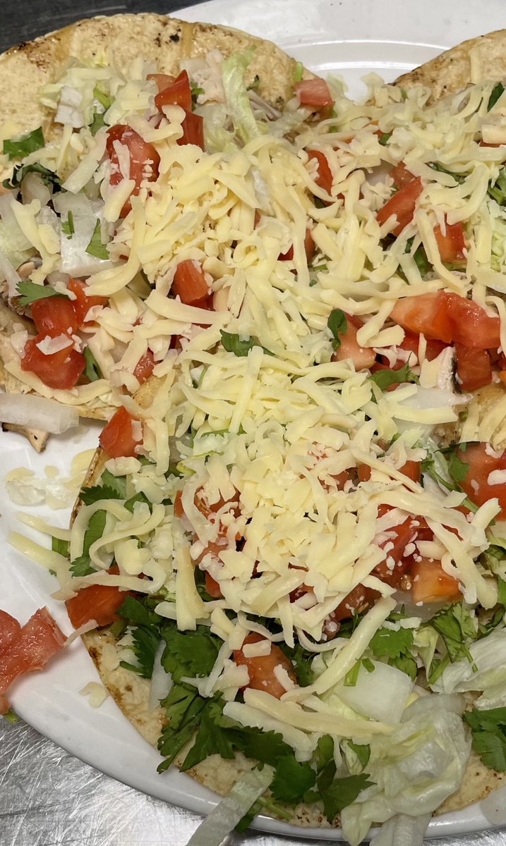 ATTHEOFFICE9's tweet photo. ITS #TacoTuesday $2 #tacos $5 rocks #Margaritas https://t.co/O7lZ5QTkqC