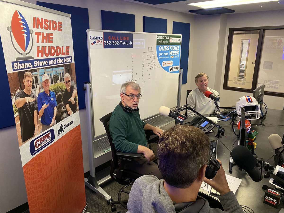 RT @ESPNGainesville: On Air Now - The season finale of “Inside The Huddle” with <a href="/stevespurrieruf/">Coach Steve Spurrier</a> , <a href="/SMniner/">Shane Matthews</a>  and <a href="/SteveRussell850/">Steve Russell</a> presented by <a href="/SpurriersGG/">Spurrier's Gridiron Grille</a> 🐊 #gogators #chompchomp