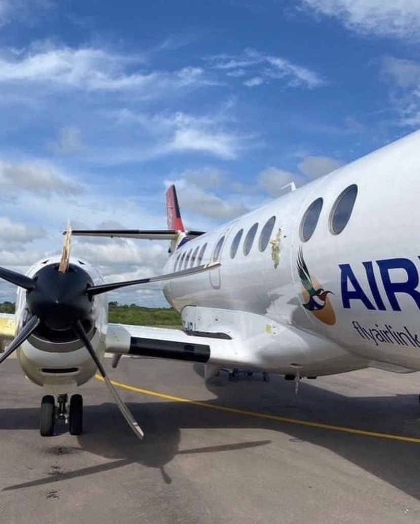airtangohobbie2's tweet photo. En MEX un #Jetstream41 de @Fly_Airlink le dio con la hélice a un pájaro y una pala de esta se desprendió y dio contra el fuselaje sin ocasionar heridos. 
A mi no me importa, siempre seré #teamventana 

Ph https://t.co/wyJFZdiqz4 https://t.co/0ugQ5c3cz5