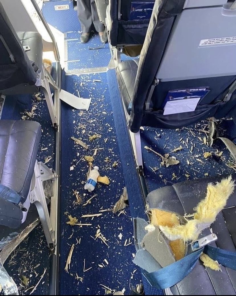 airtangohobbie2's tweet photo. En MEX un #Jetstream41 de @Fly_Airlink le dio con la hélice a un pájaro y una pala de esta se desprendió y dio contra el fuselaje sin ocasionar heridos. 
A mi no me importa, siempre seré #teamventana 

Ph https://t.co/wyJFZdiqz4 https://t.co/0ugQ5c3cz5