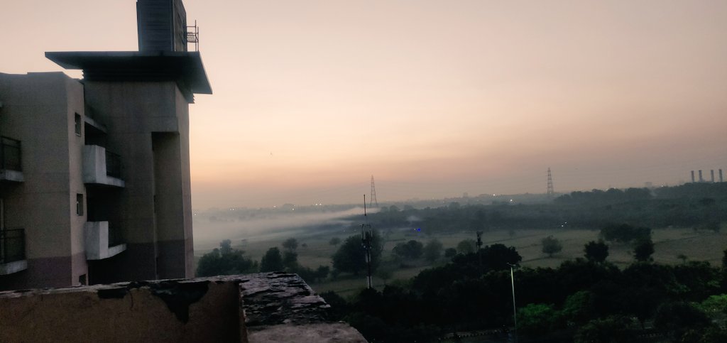 Mads70m's tweet photo. @Warriormomsin Awesome....Earnestly seek your collective support to solve this regular , incessant burning of dry waste on the Yamuna River bed behind Akshardham Temple. https://t.co/NAmcT9Ku7D