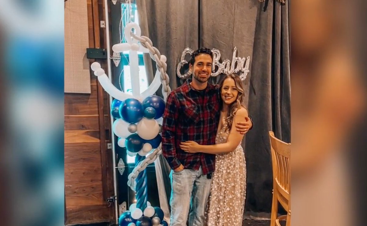 JoeBombed's tweet photo. The Akron, Ohio couple traveled more than 1,000 miles to #Houston to adopt a baby, only to discover they had been scammed. 

https://t.co/UaMyx4ImVW https://t.co/RDjnWrwT4z