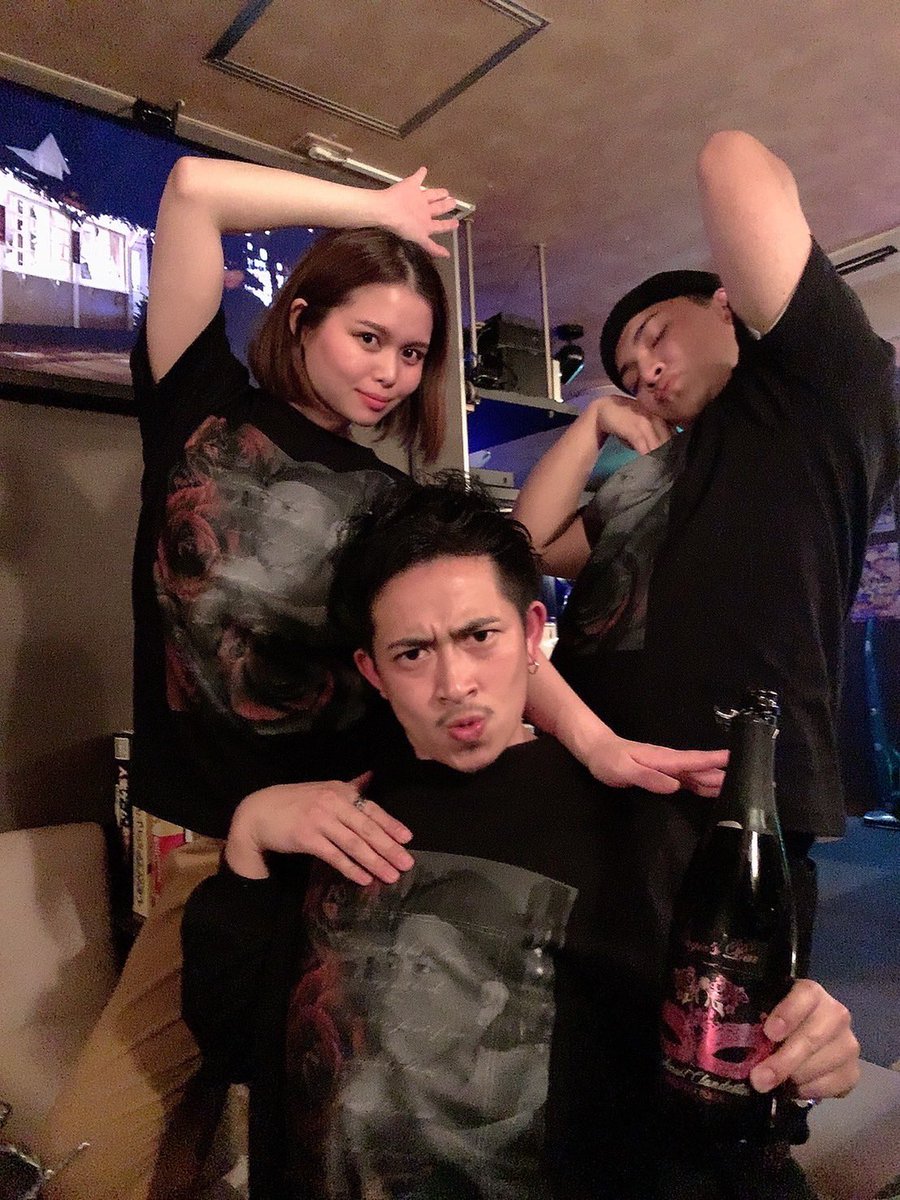 angiesbar0202's tweet photo. 本日も名古屋栄のAngie's Bar
OPENしております🥀

年明け早々盛り上がりあざす┏○

店内暖かくしてお待ちしております！

御来店の際は必ずご予約をお願い致しますm(_ _)m

#名古屋 #栄 #女子大
#おなべばー #オナベバー #おなべバー
#ftm #FTM #おなべ #オナベ #元女子
#transman  #transbar https://t.co/36q0RBcpTf