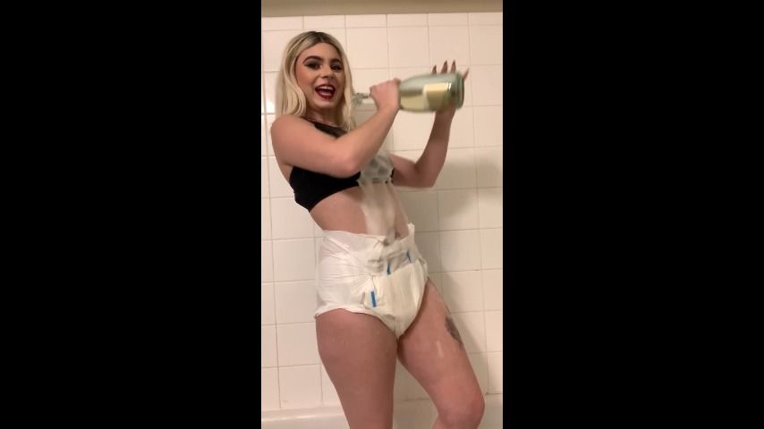dollxhunter's tweet photo. Just sold! new years bubbly bath https://t.co/fevydqSLkQ #MVSales https://t.co/mr5obDNncB