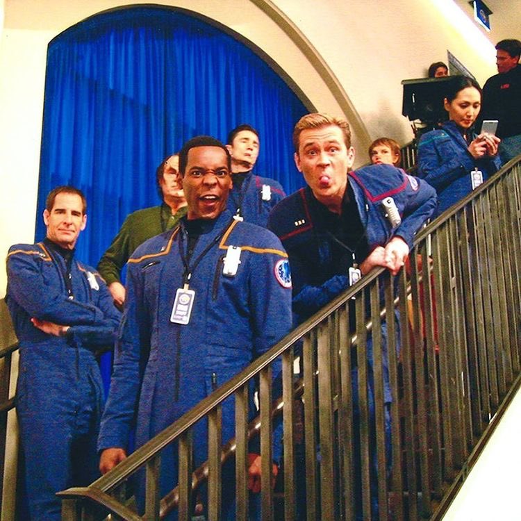 GlojoCuscuhing's tweet photo. Fun Day at Paramount for the Captain CastCrew of Startrek Enterprise 😂💫.    #StartrekEnterprise #BehindtheScenes #CaptainCastCrew https://t.co/FEcLGBlMiv