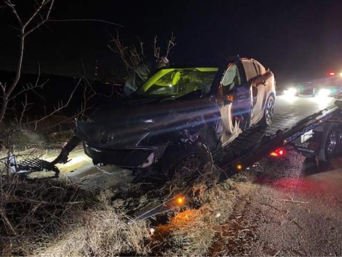 desireelcastro's tweet photo. god was definitely w me last night 🙏🏽 just two fractures in skull and four broken ribs. when i say my life flashed right in front of my eyes.. https://t.co/WyaPYm14zB
