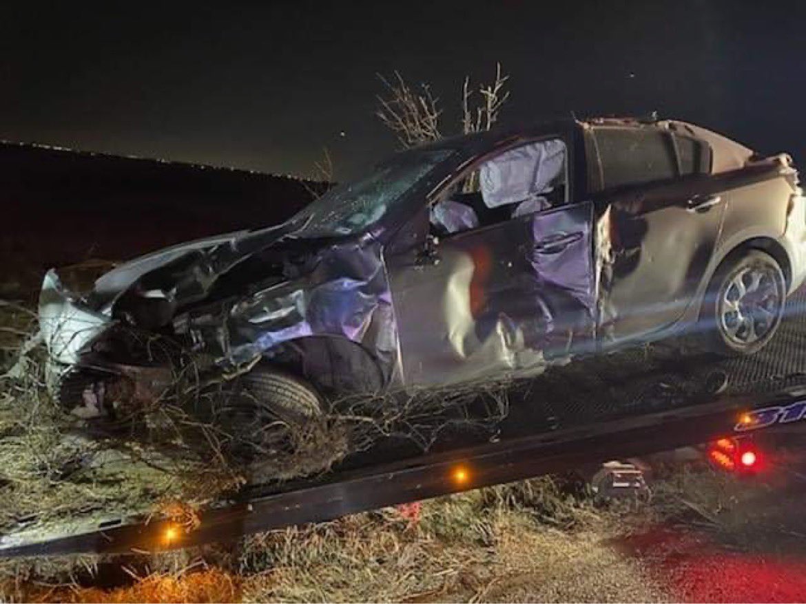 desireelcastro's tweet photo. god was definitely w me last night 🙏🏽 just two fractures in skull and four broken ribs. when i say my life flashed right in front of my eyes.. https://t.co/WyaPYm14zB