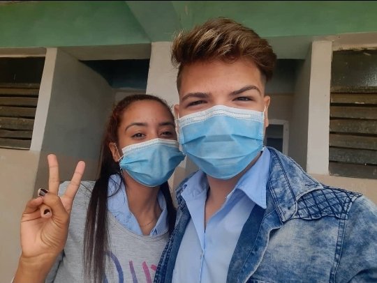 Paz y amor, eso es lo que se respira hoy en nuestras escuelas, seguimos en combate.
#AhoraTeTocaATi 
#FEEMXCuba 
#DeVueltaALasAulas