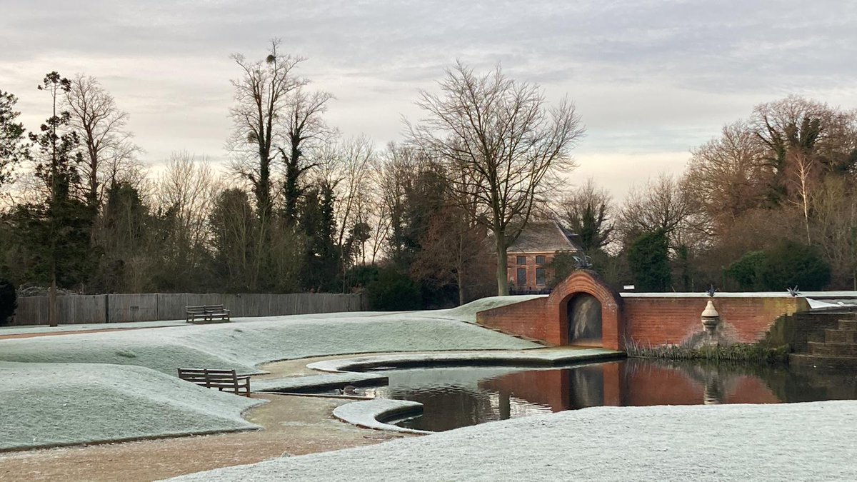 theroyalparks's tweet photo. #BushyPark's Water Gardens wearing the frost well just before Christmas, as captured by Assistant Park Manager Bill. https://t.co/fEiSgbMT6J