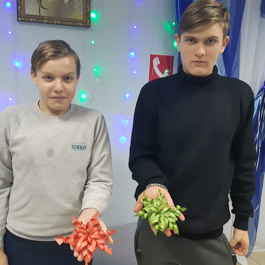 psk_msdk's tweet photo. Сегодня в нашем доме культуры состоялся мастер-класс по изготовлению новогодней игрушки-снежинки.
#ПсковскийМСДК #селоПсковское #культракита https://t.co/DfeJXy9P98