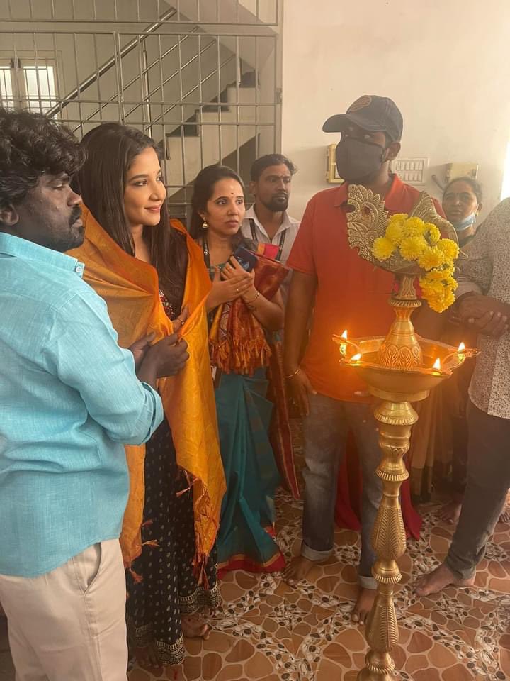 ssakshiagarwal's tweet photo. #Puravi starts with a pooja today:) Thank you to the entire team of #Puravi :) https://t.co/0A3mFnwTW0