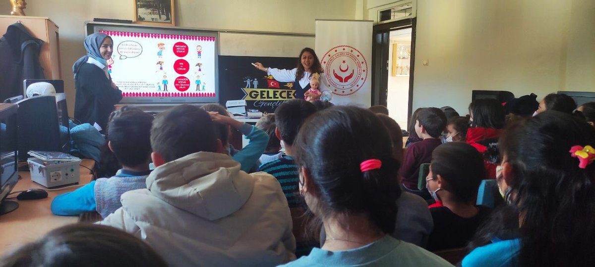 GeleckGenclikte's tweet photo. Projemiz kapsamında Bucak Sosyal Hizmet Merkezi Müdürlüğü Aile Sosyal Destek Personeli tarafından Karapınar İlk-Ortaokulu öğrencilerine "Bağımlılık ile Mücadele ve Mahremiyet" eğitimi verildi.
@bucakmem @nesetyazar @gapaydin15 https://t.co/gH9SjmheFY