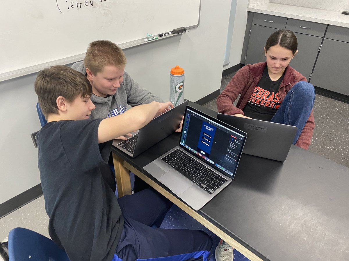 kmorrow's tweet photo. Building App prototypes in Keynote. Creativity, collaboration & problem solving all wrapped up in one engaging event!@ONeillEagles @AppleEDU #appprotypes #keynote https://t.co/Ug0CmsSLRC