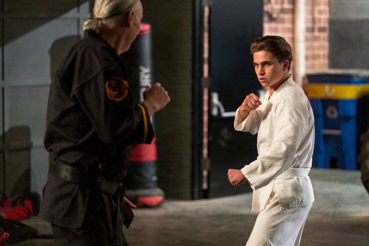NetflixFR's tweet photo. L’envie de se mettre au karaté après la saison 4 de Cobra Kai : 📈📈📈 https://t.co/lZJ3AYKzGr